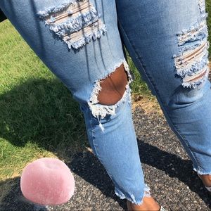 Distressed Skinny Jeans ✨☀️